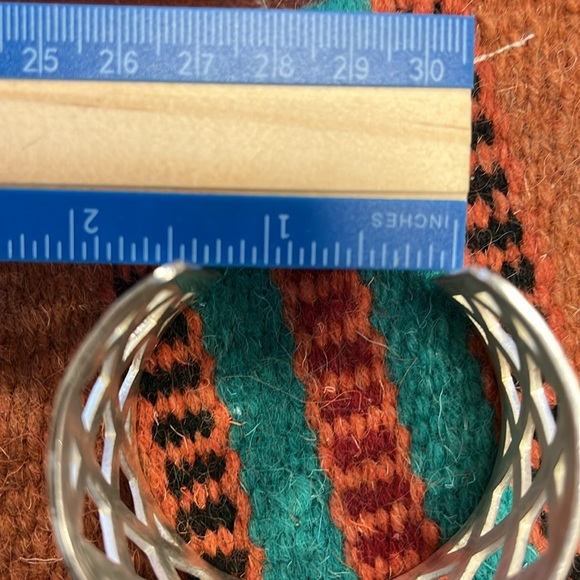 Rustic Cuff bracelet in silver color. - Picture 6 of 6